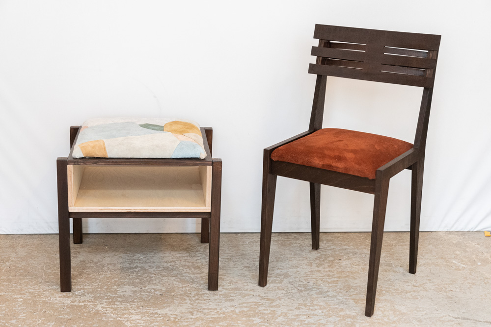 Triptiek chair and flexible side table