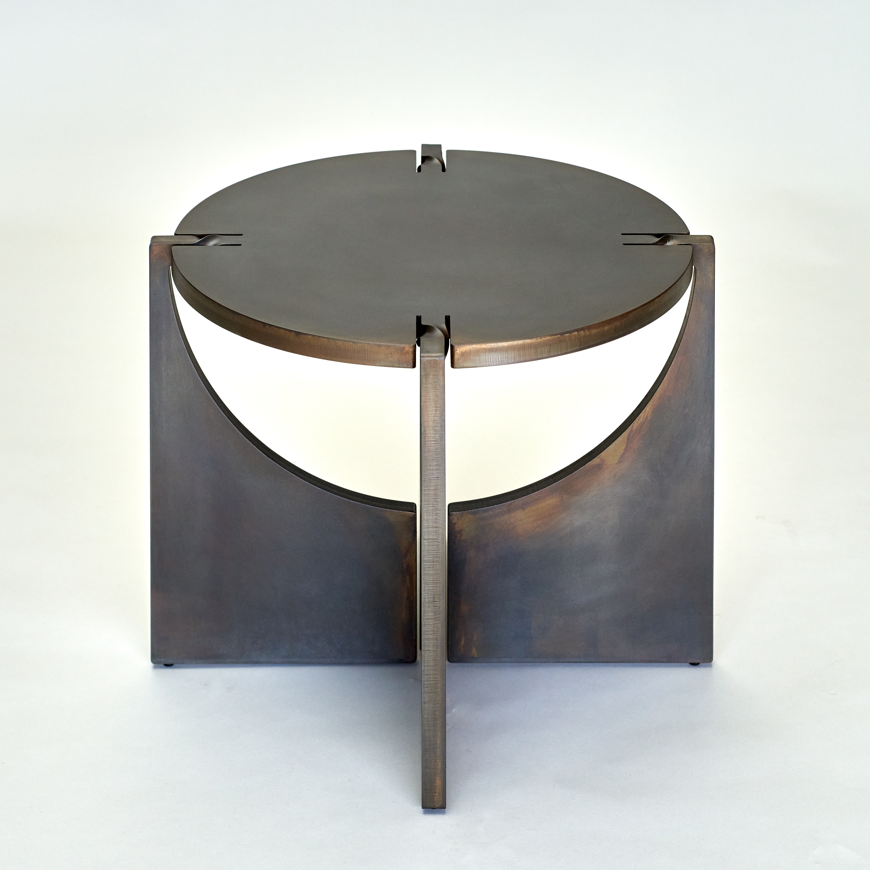 Uitgelicht in https://formeditions.com/blogs/news/artist-feature-frank-penders