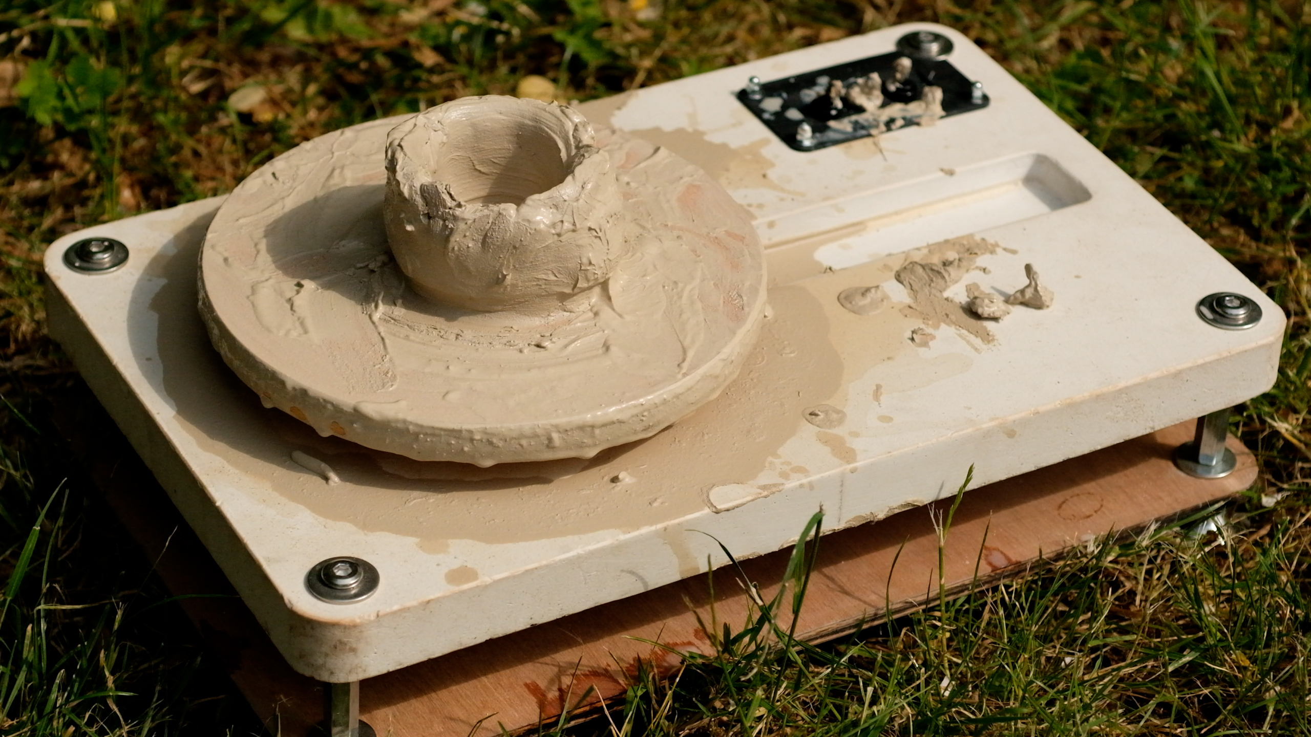 The pottery wheel connected with the beehouse