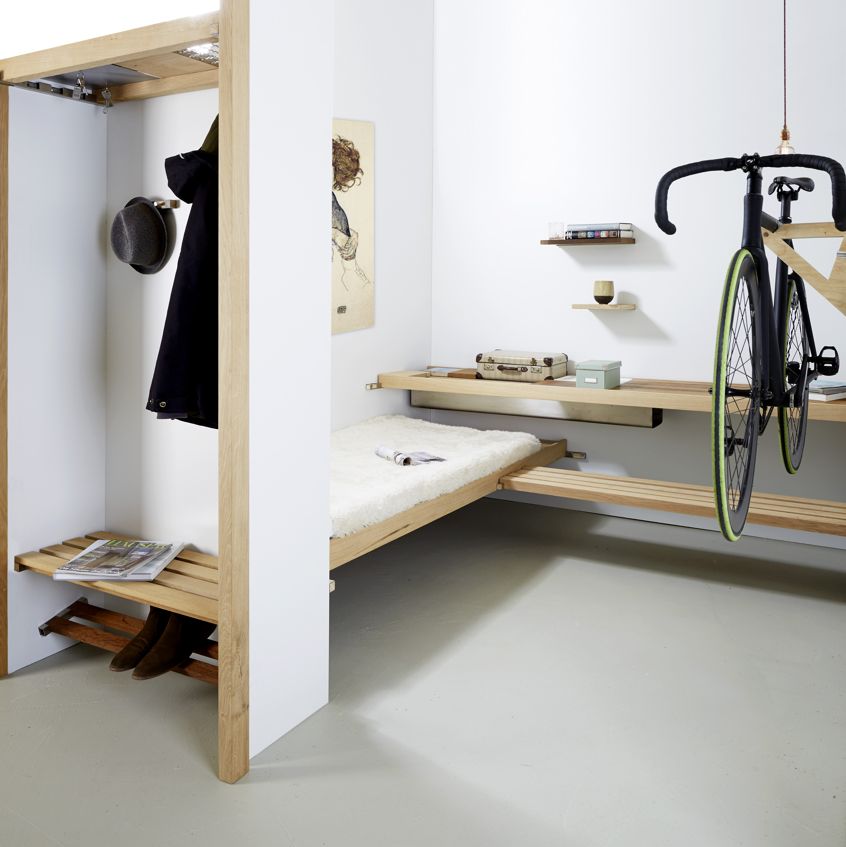 6 m² : 2,4 m bed, 2,4 m table, bike and wardrobe
