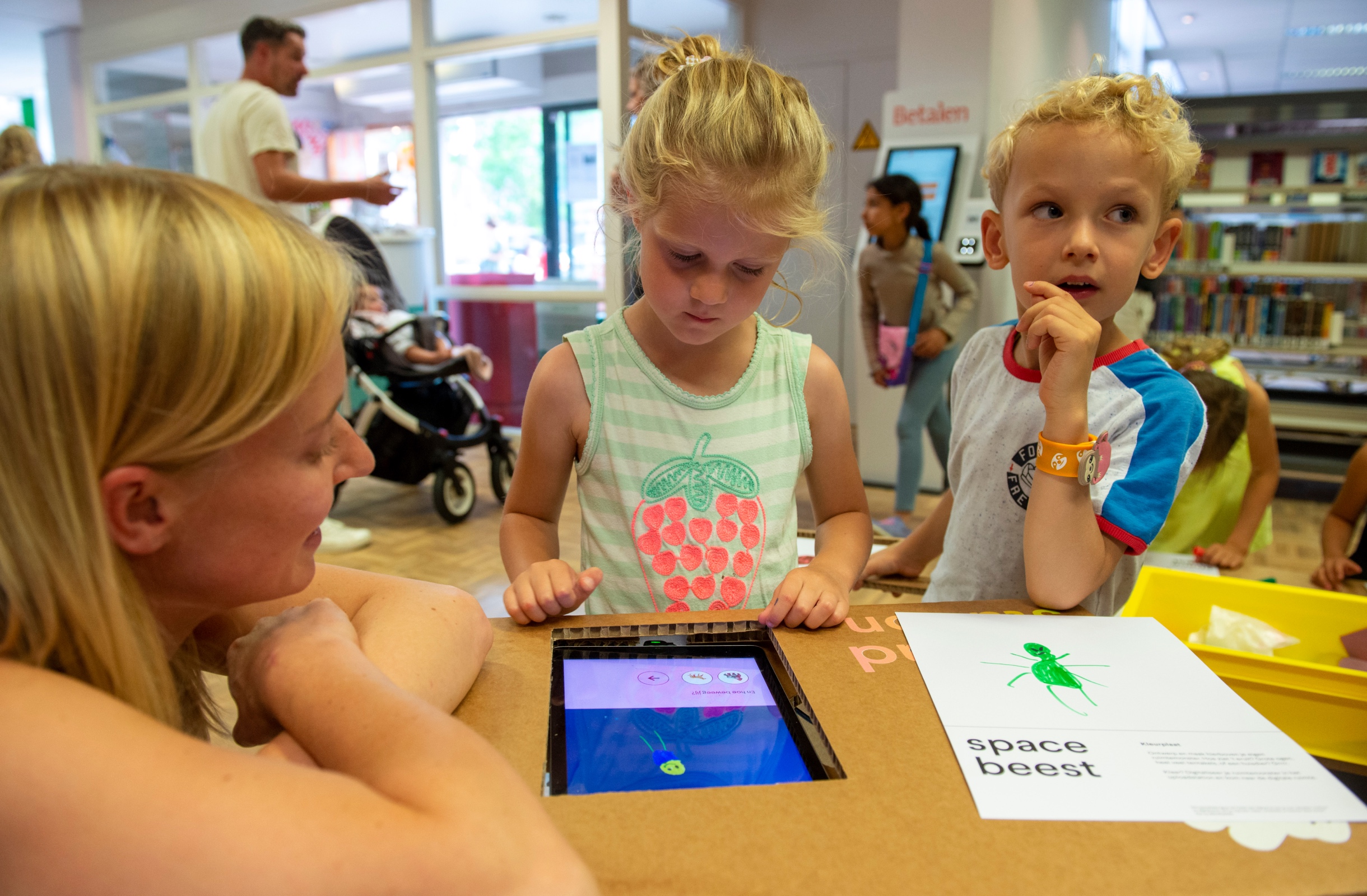 Spacebeest in OBA Weesp tijdens Midzomermokum