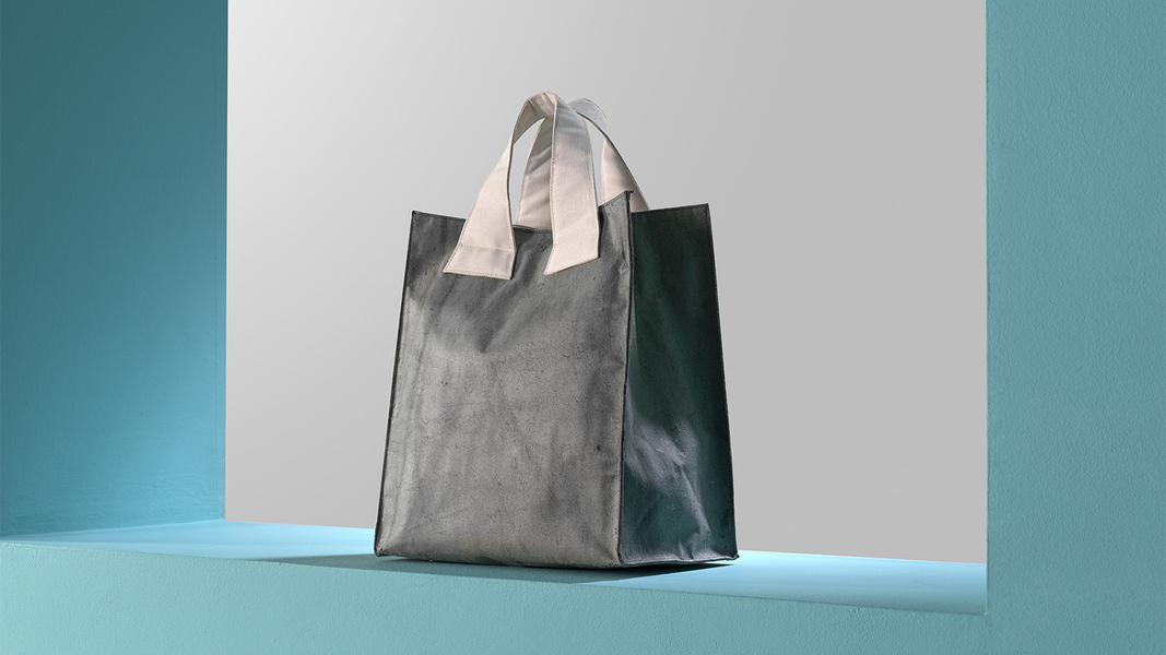 Minimal handbag made from Gelatex