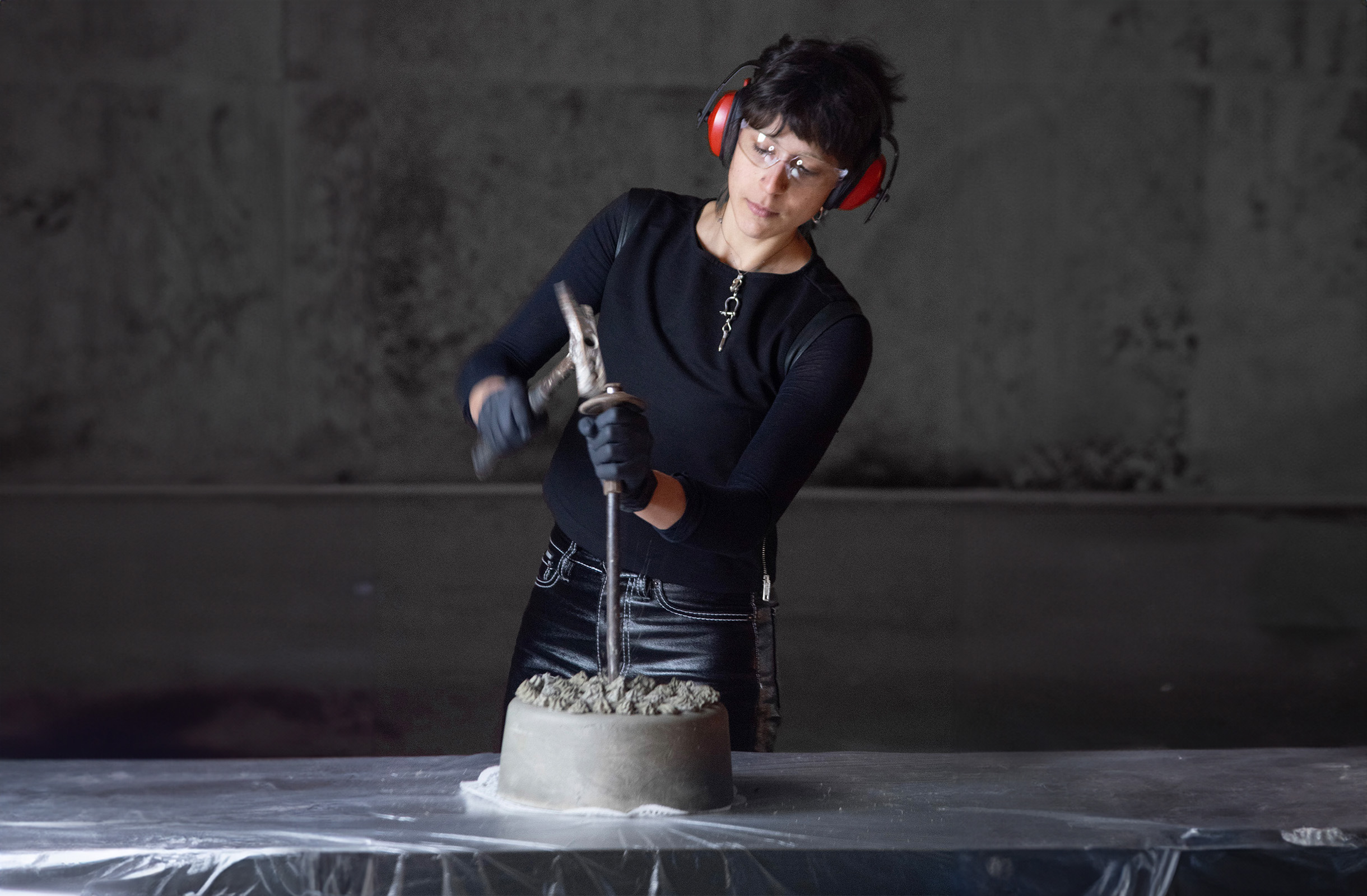 Live deconstruction of the 'CONSTRUCT CAKE'