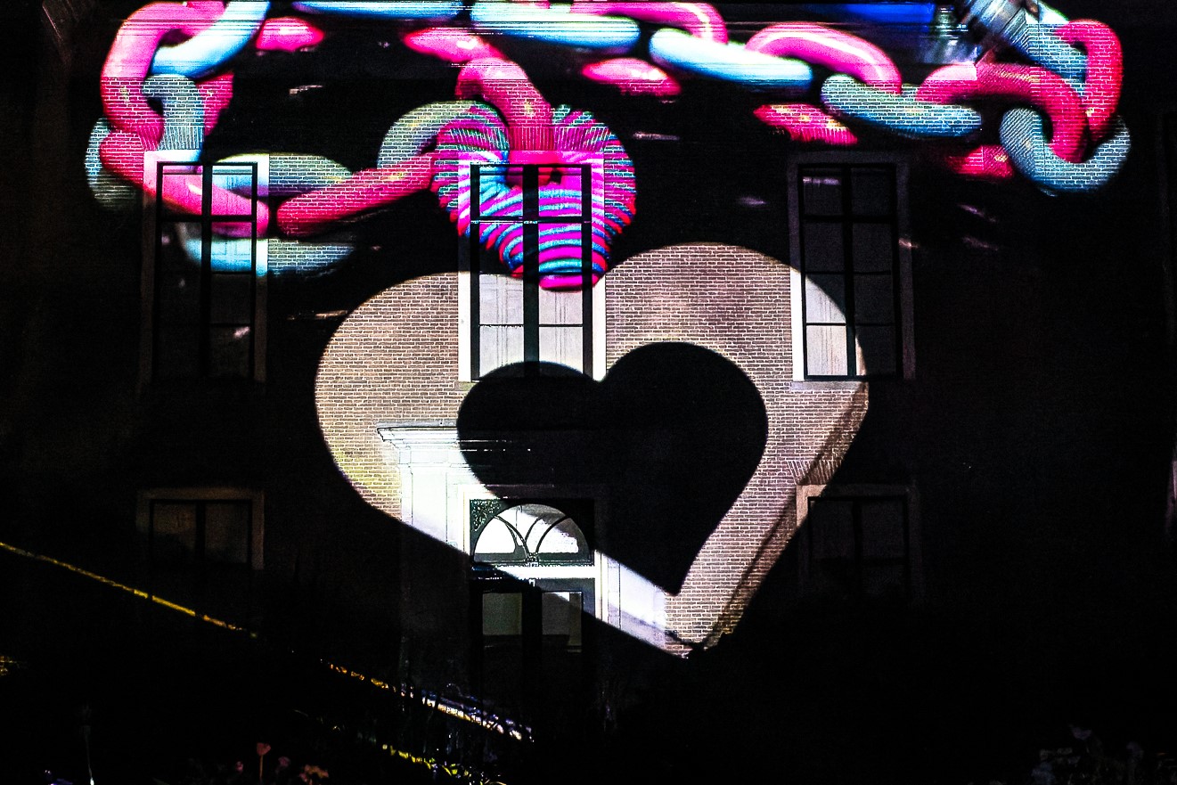 The deadly heart projected by Light-up collective