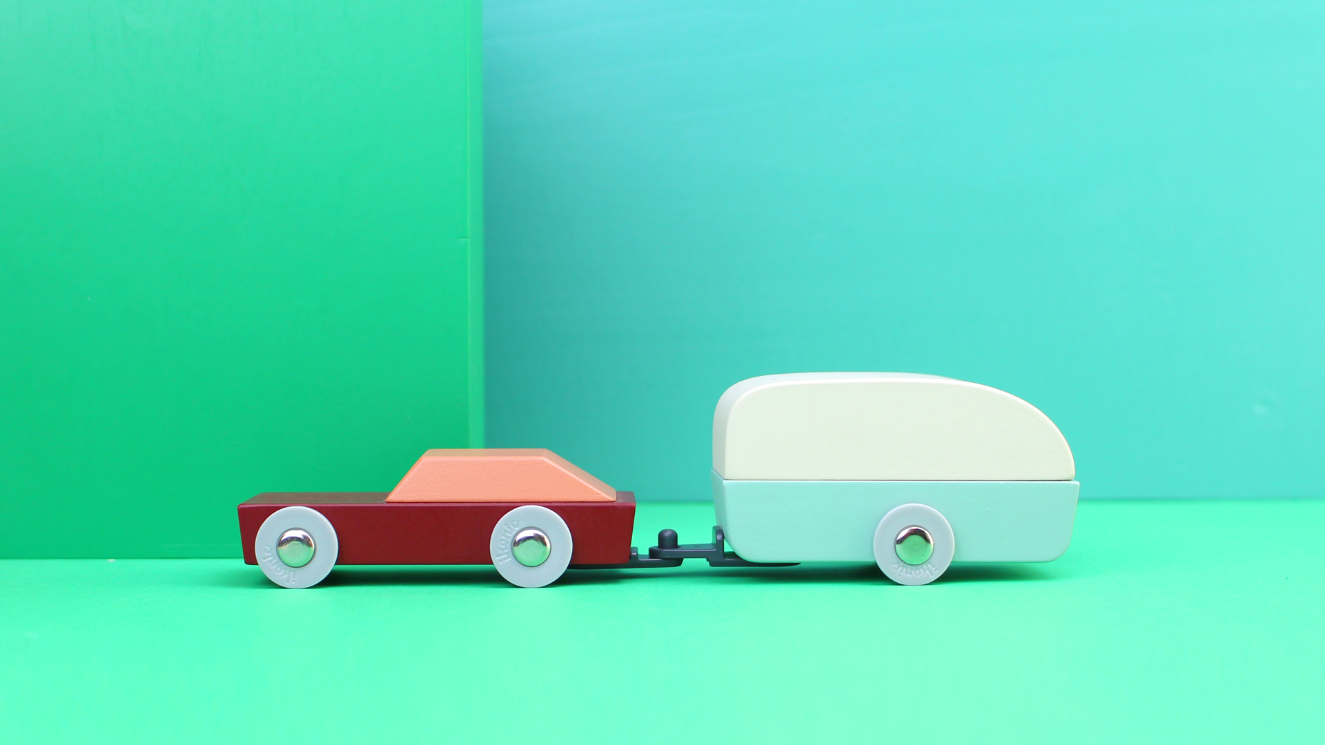 Floris Hovers: Duotone Car No8 for IKONIC