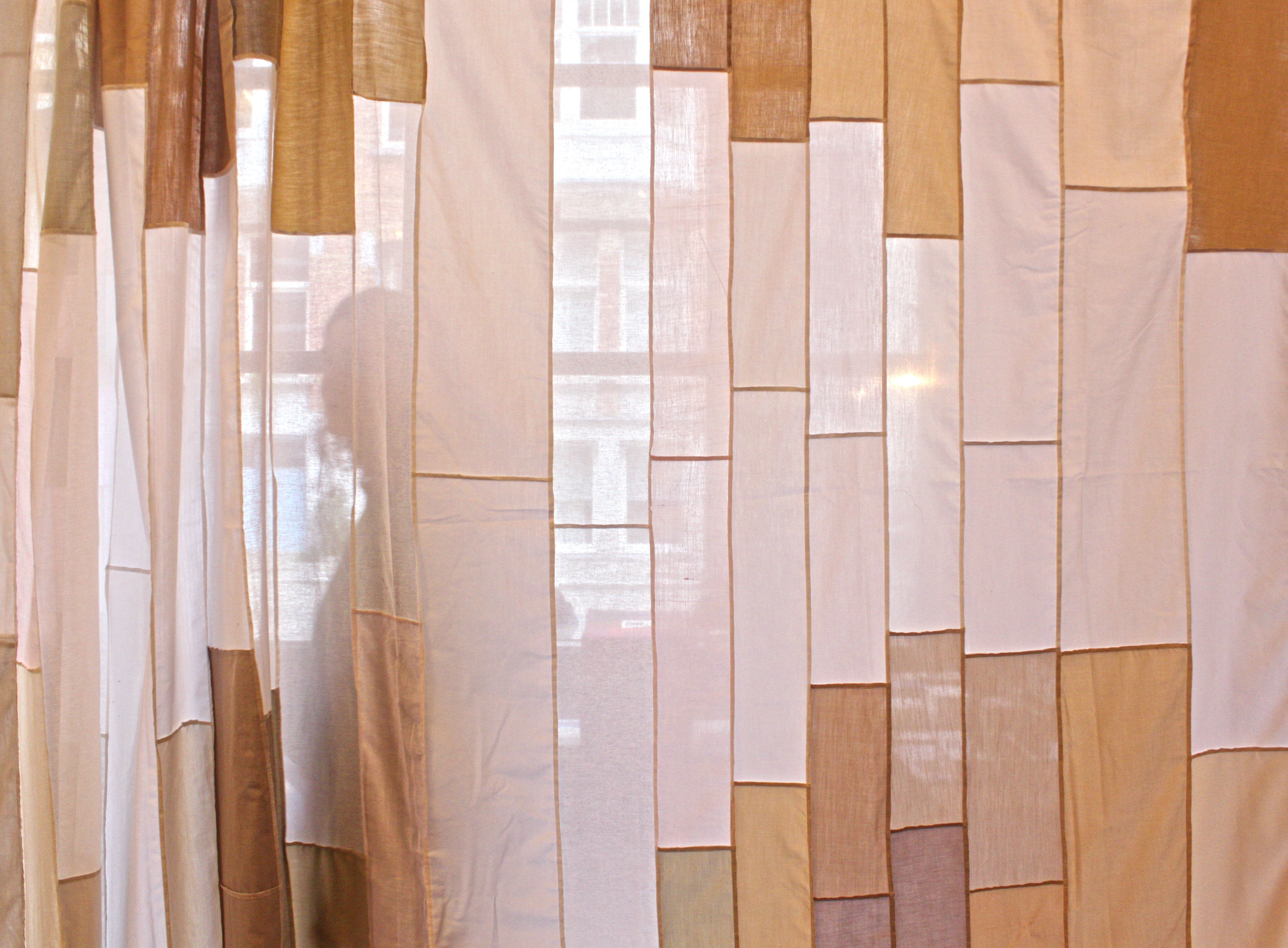 Gradient curtain