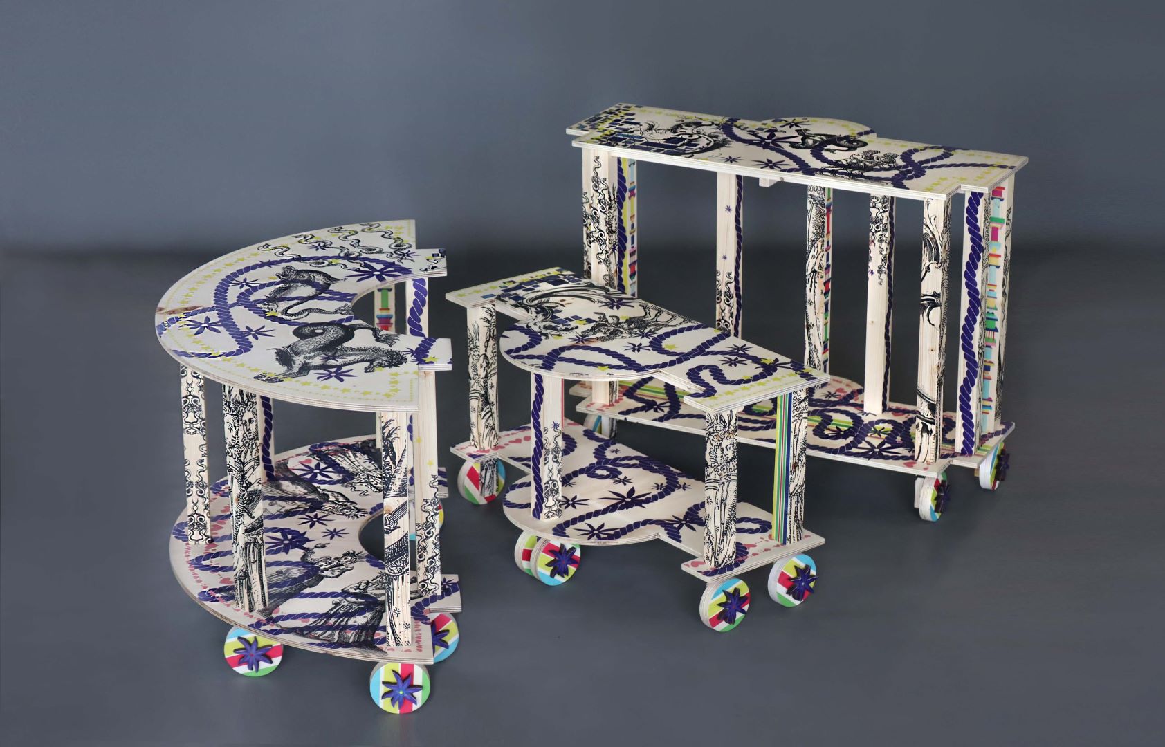 The three-part miniature stage