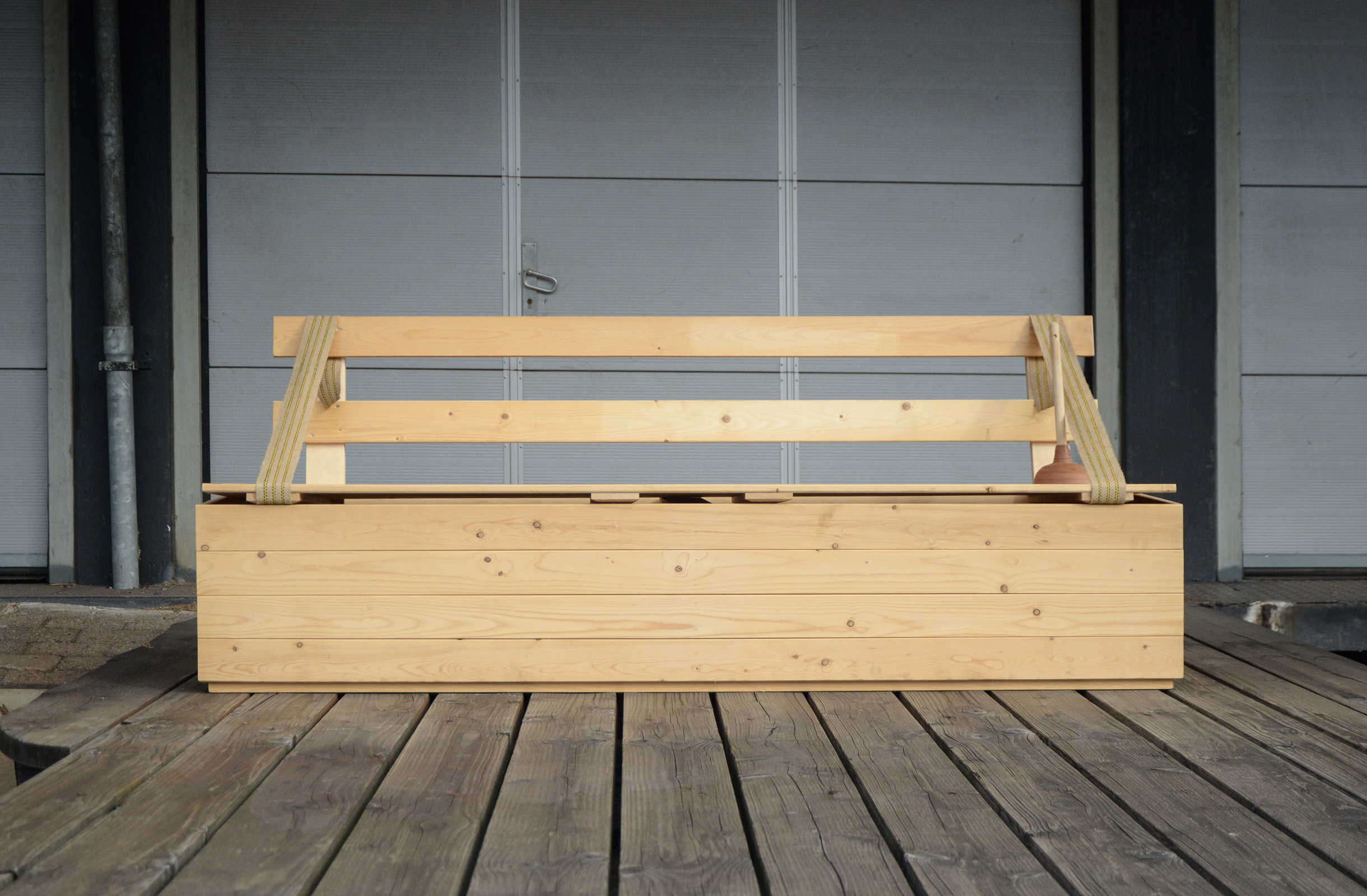 Coffin Couch by Jan Gerritsen