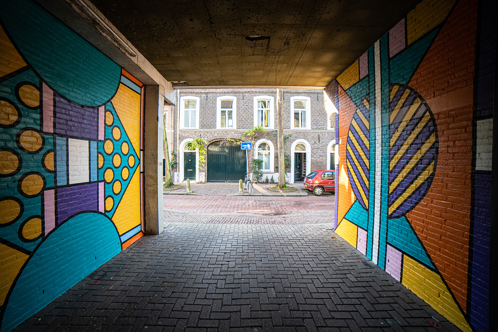 Bergstraat alley double mural by Johan Moorman