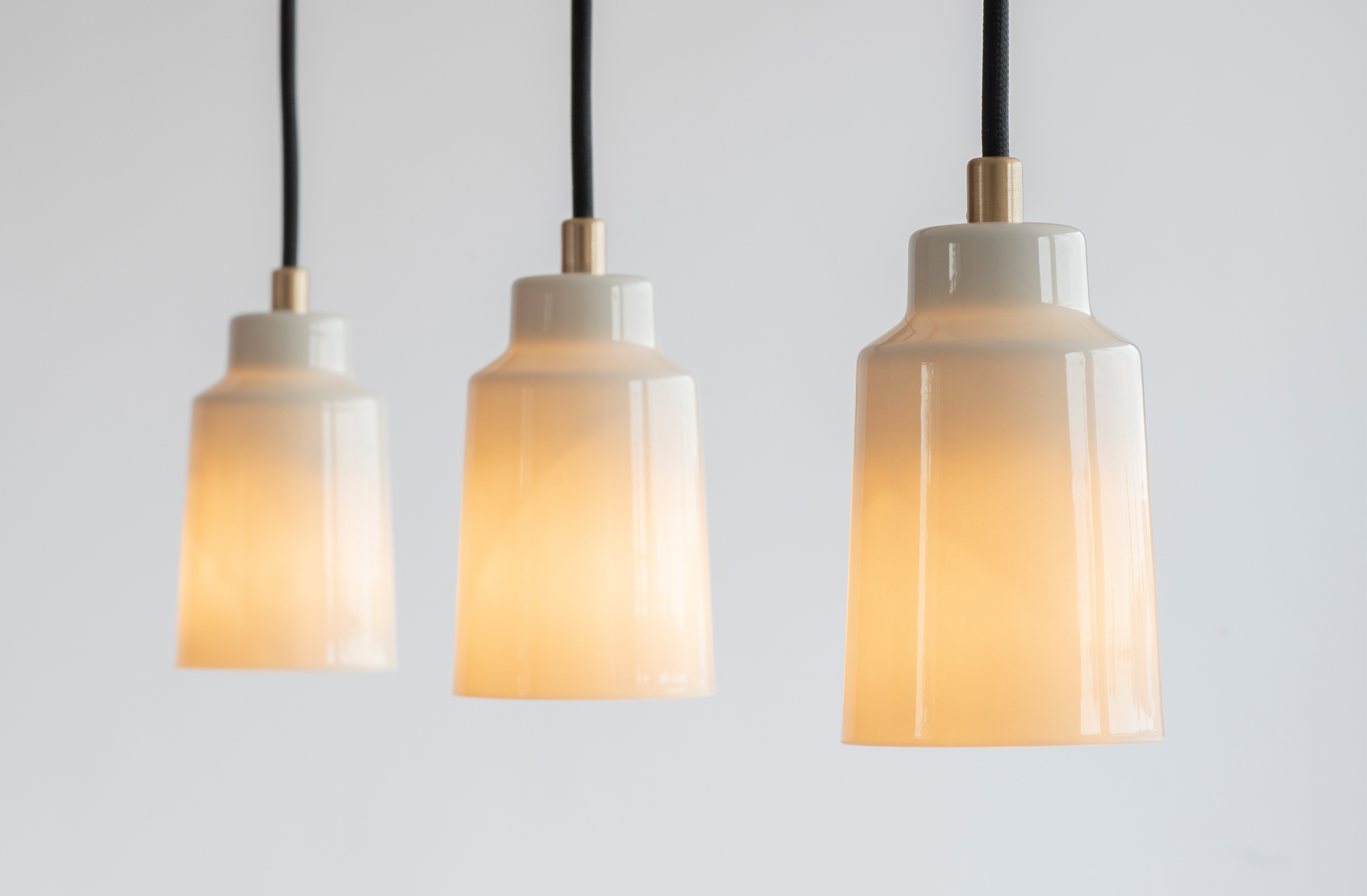 Little Vocalist porcelain pendant lamp