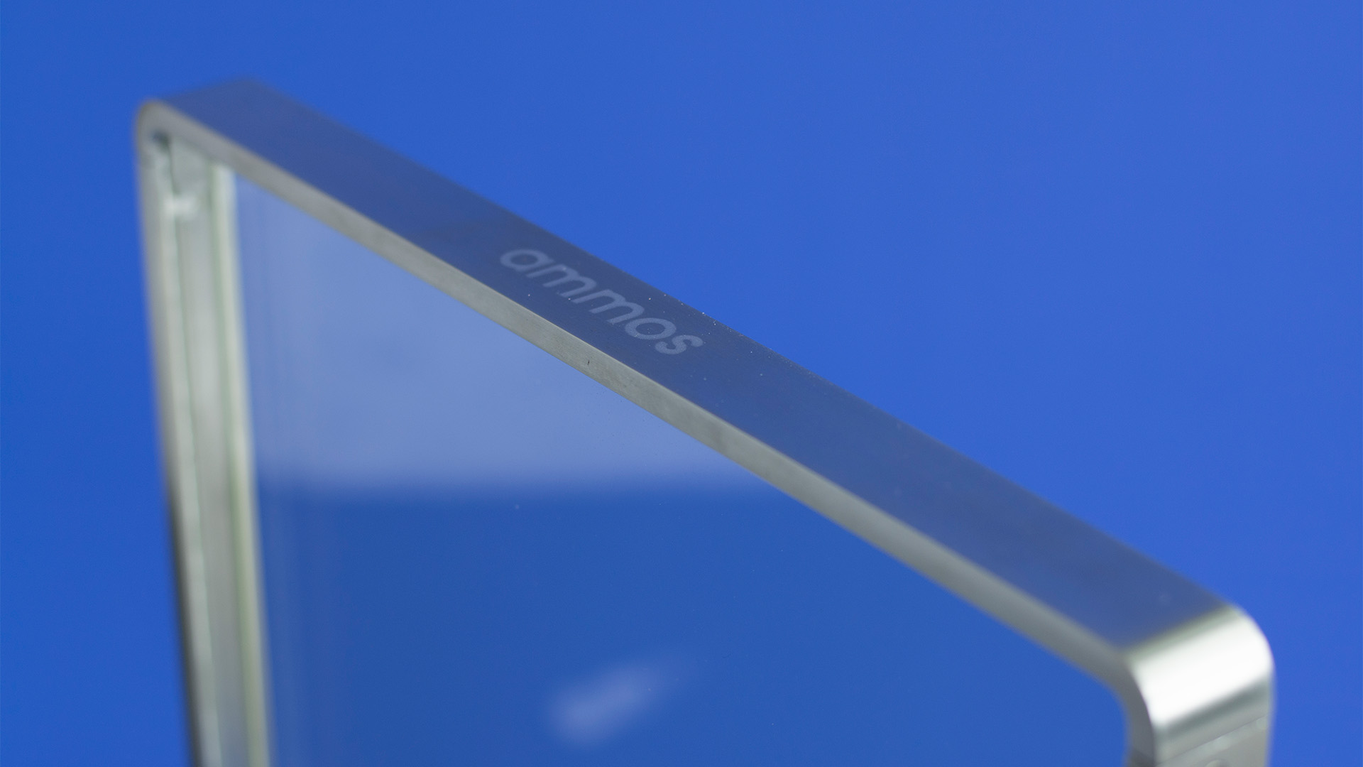Logo detail on the top bar of Ammos