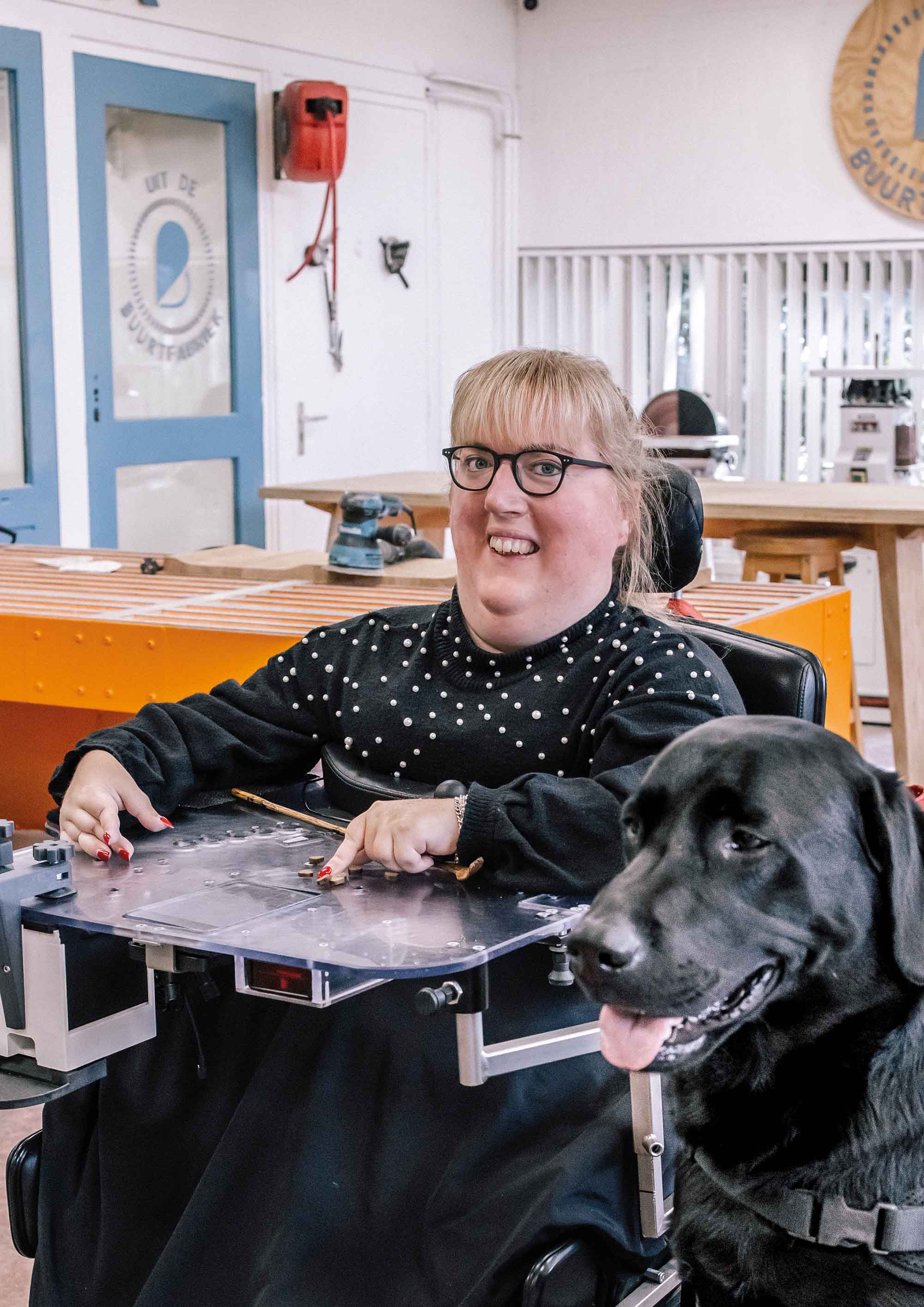 Marieke van Gastel en hulphond Bolan