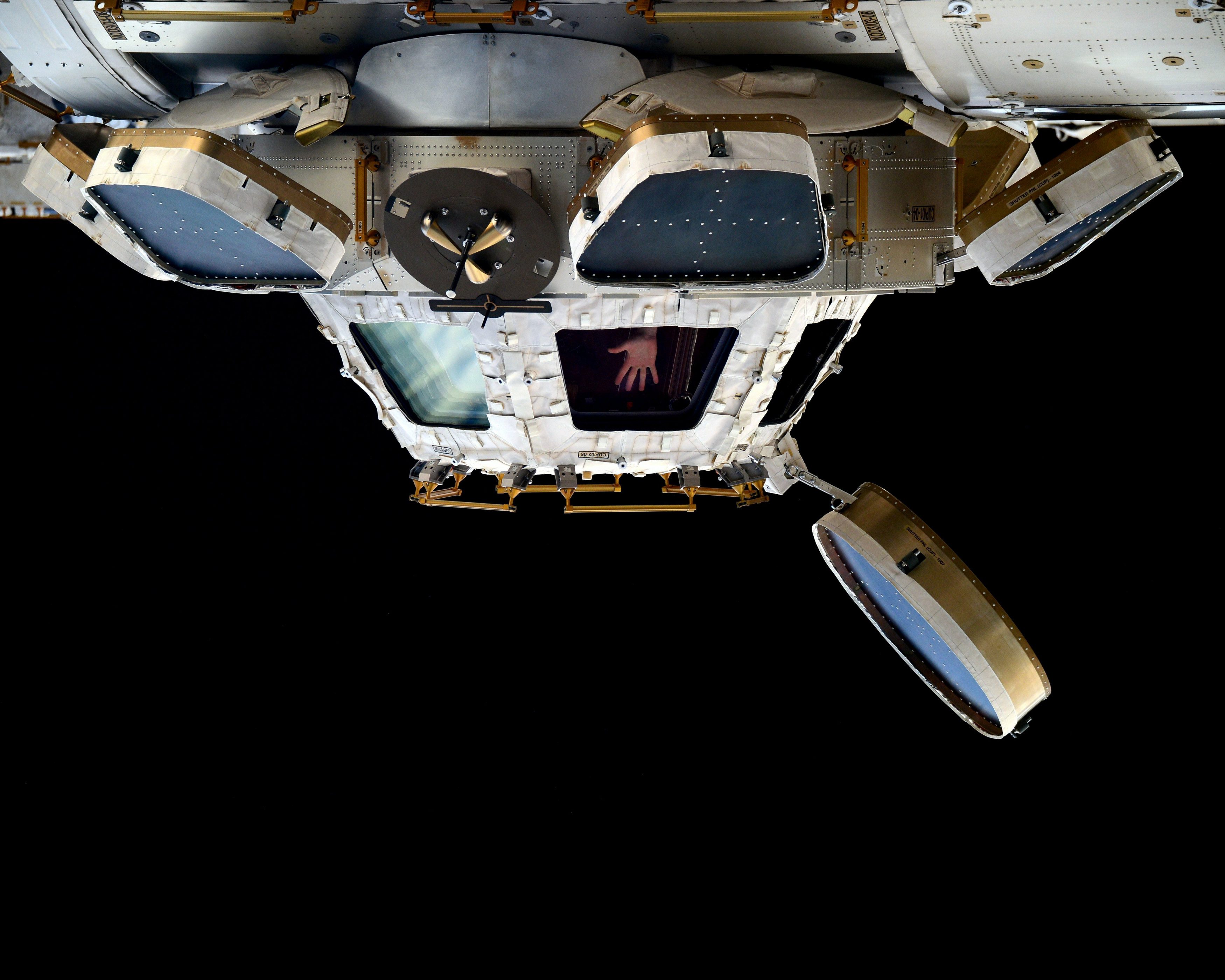 TO LIVE IN SPACE by Mathias Menager