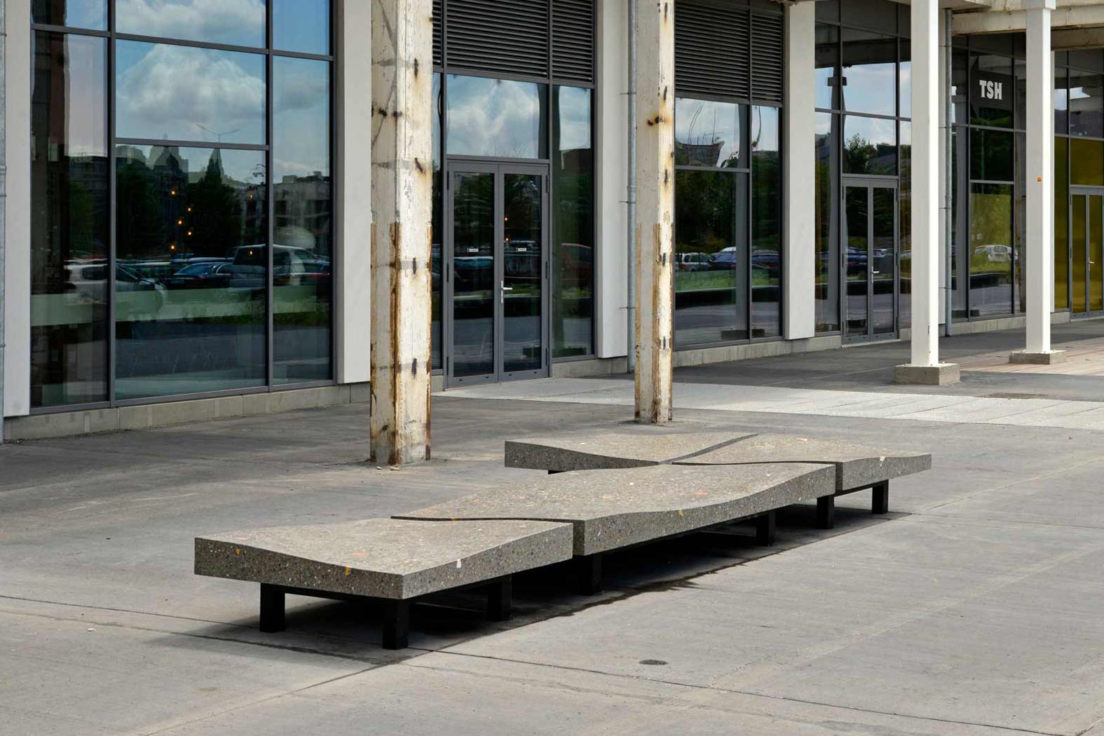 Public objects/seats made out of the mineral waste from demolished buildings in order to remember them.