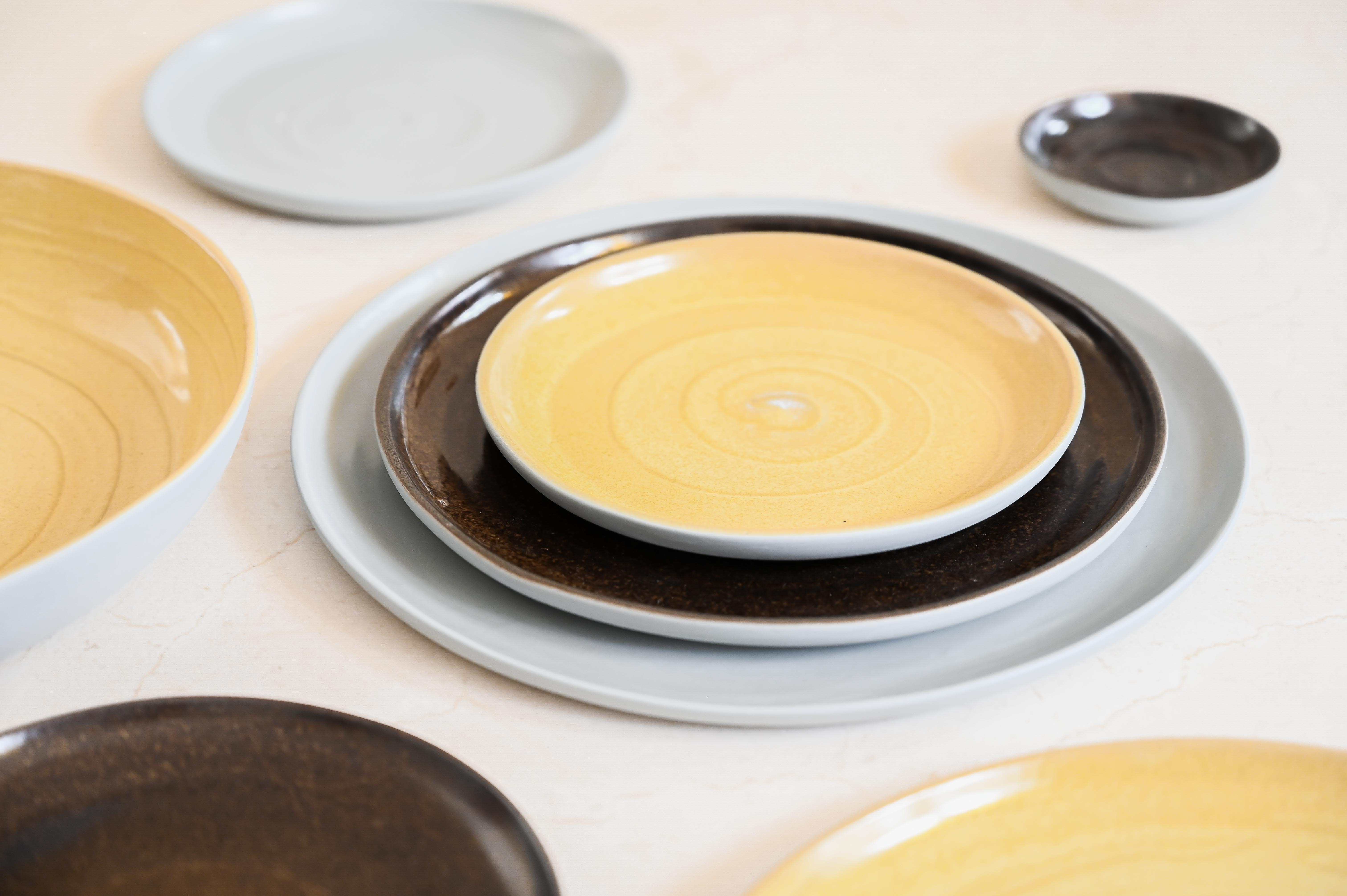 STUCCO plates in multiple colours