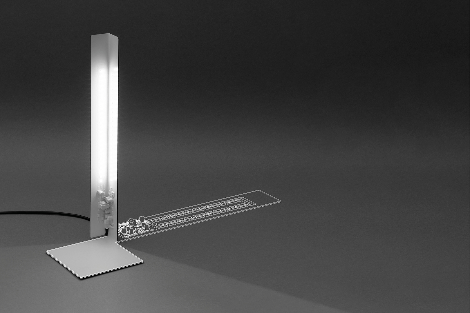 Corner light with flat PCB projection