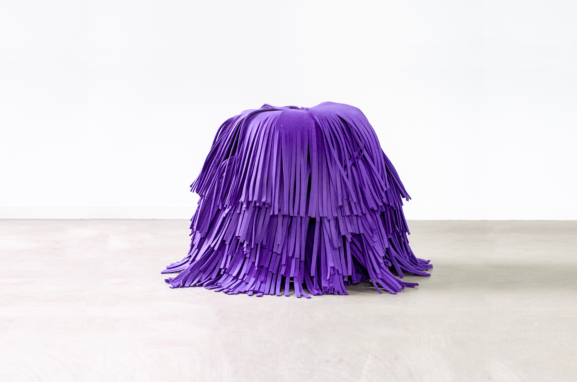 Brush pouf