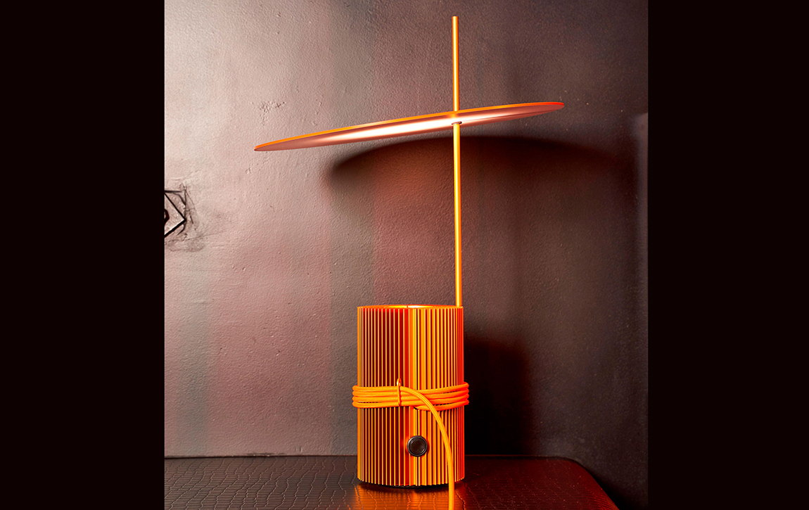 TROUVÉ table lamp in Royal Orange