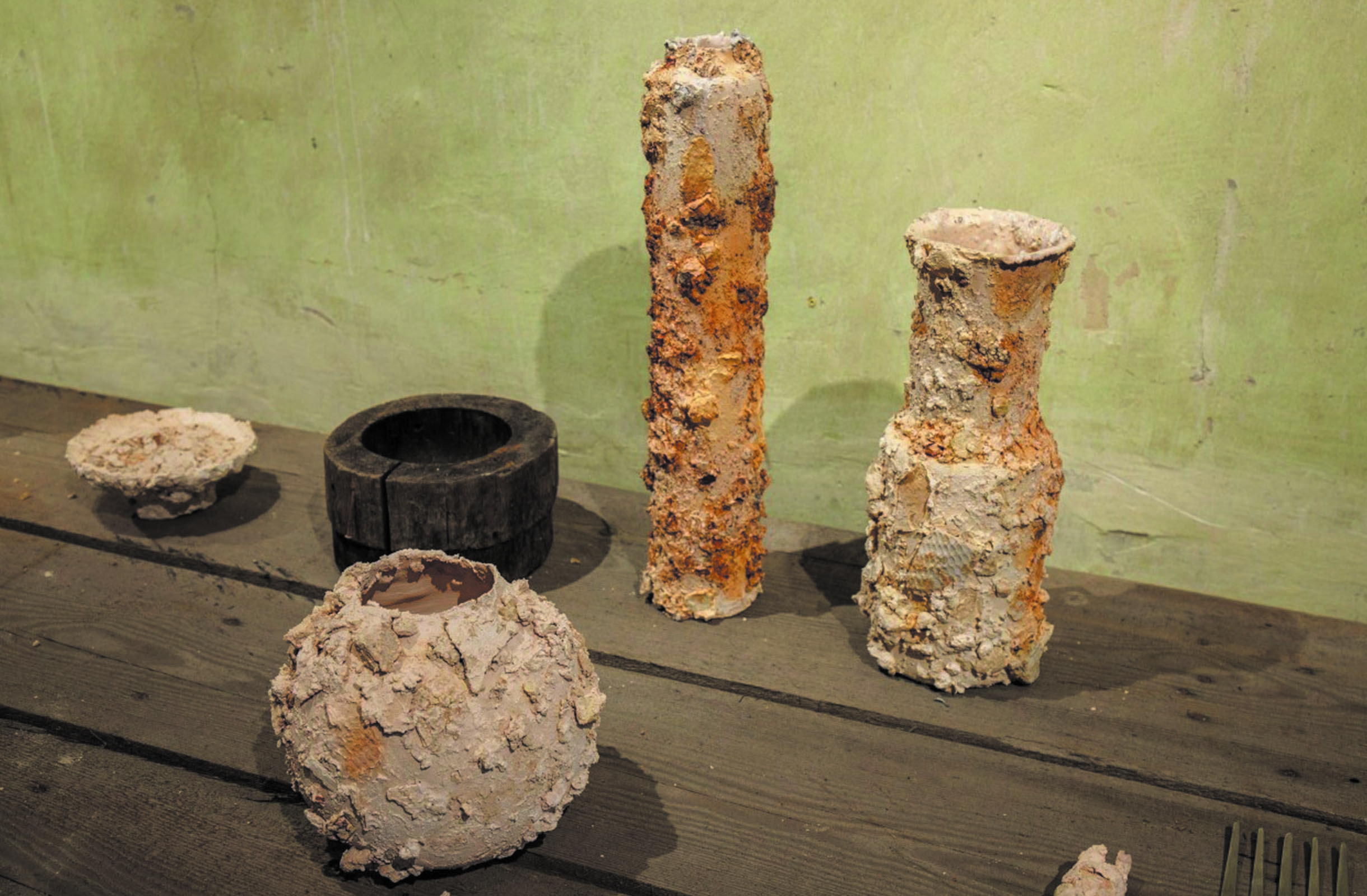 Troyanda tableware fragment
