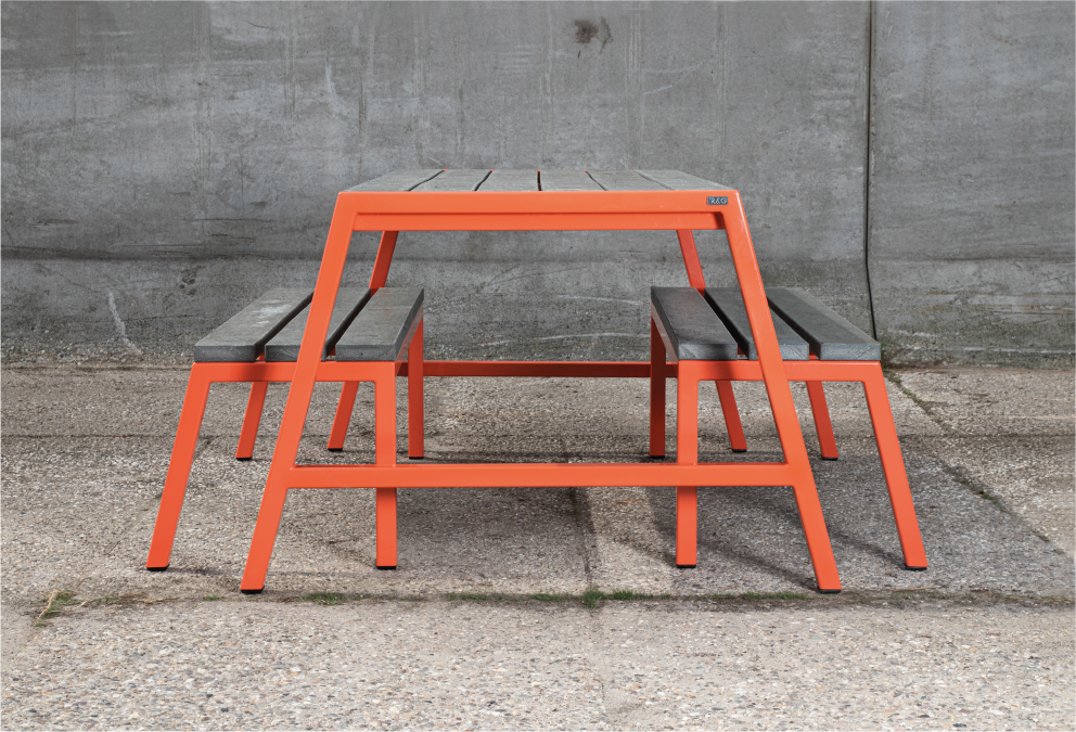 Picknicktable out of recycled plastic and metal