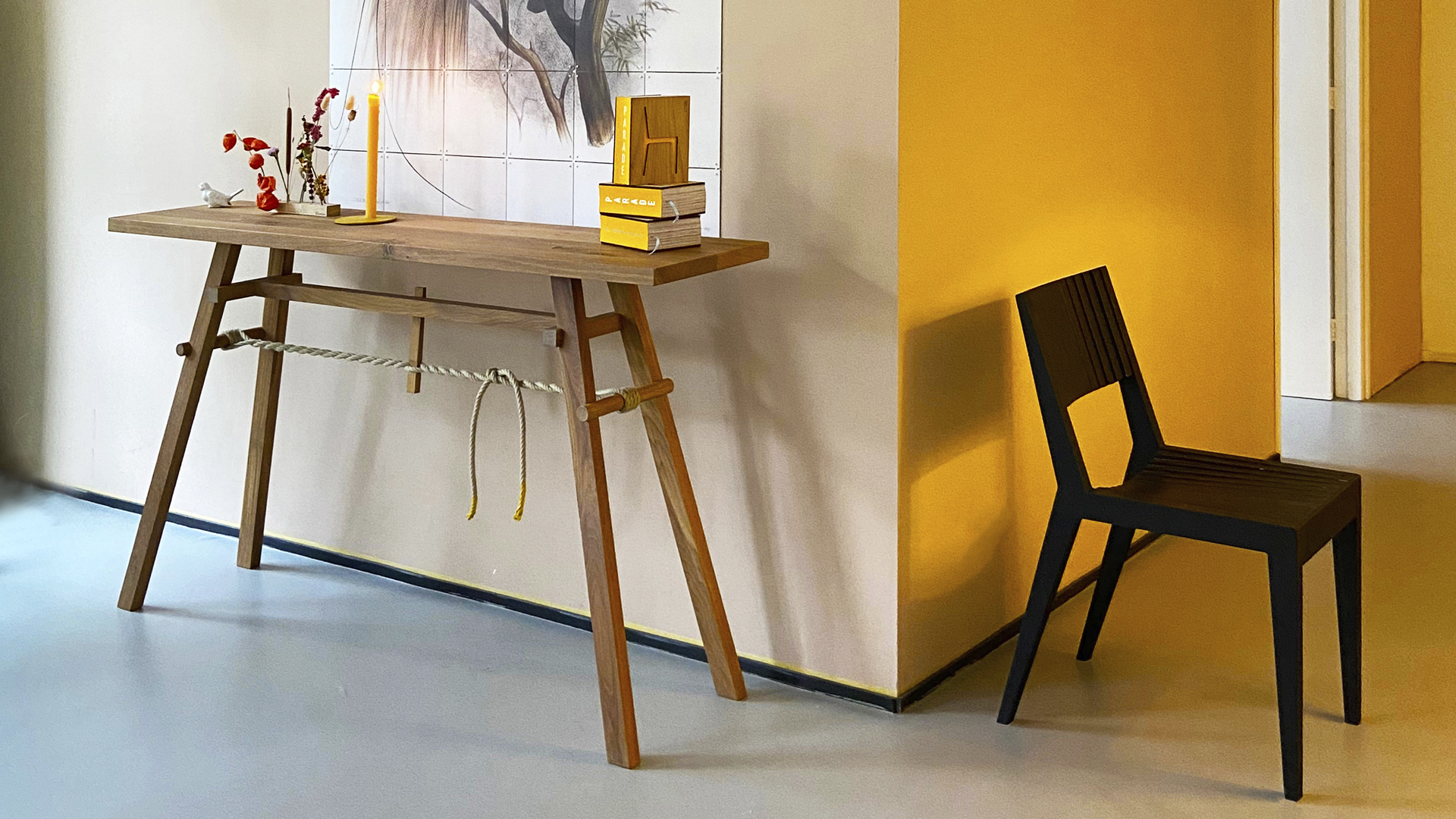 PLONIE side table - LATTE chair