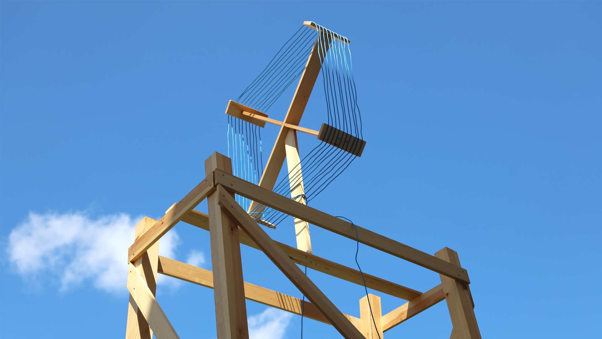 Air coil antenna to transmit the radio signal