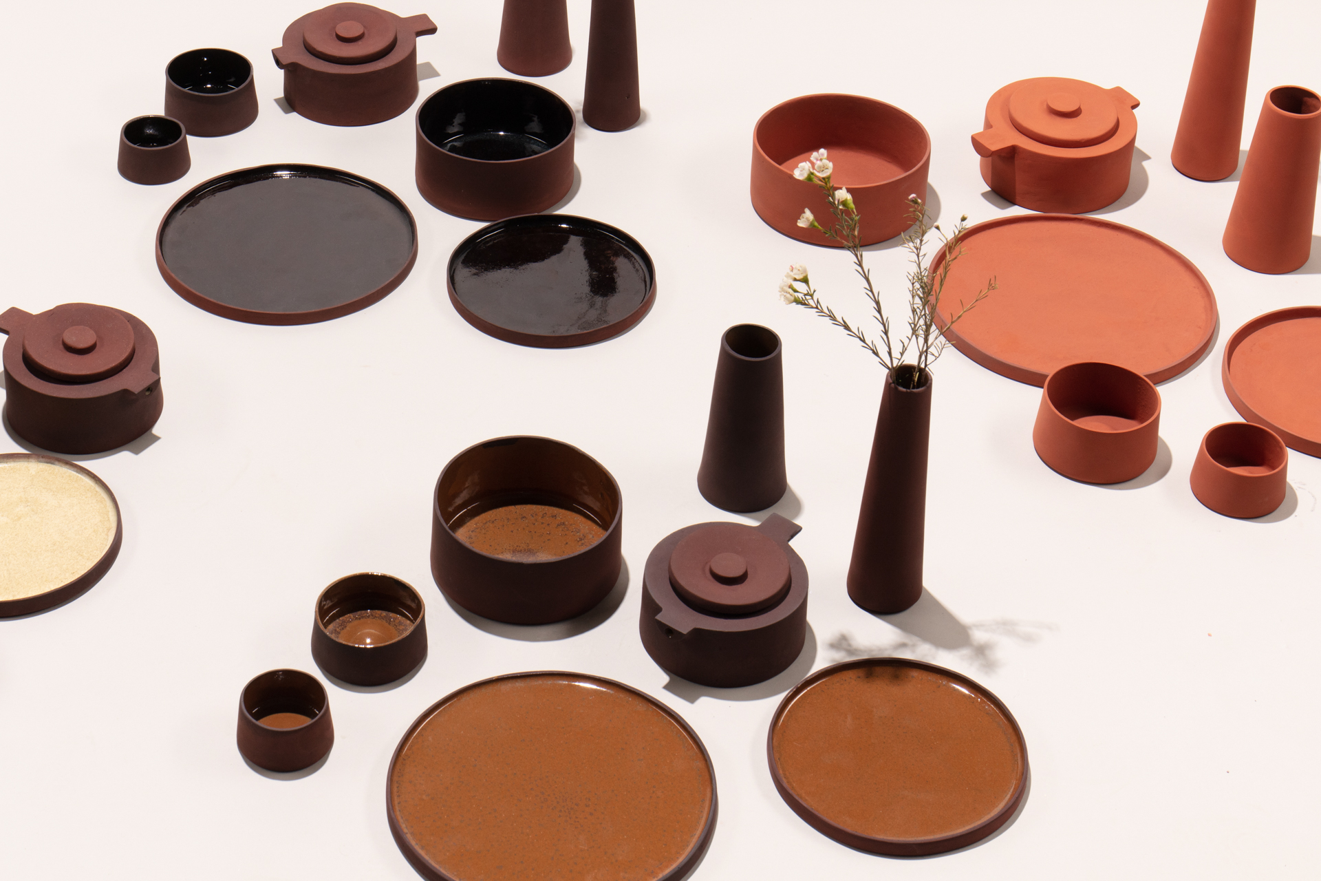 Ceramic bodies and glazes made with red mud