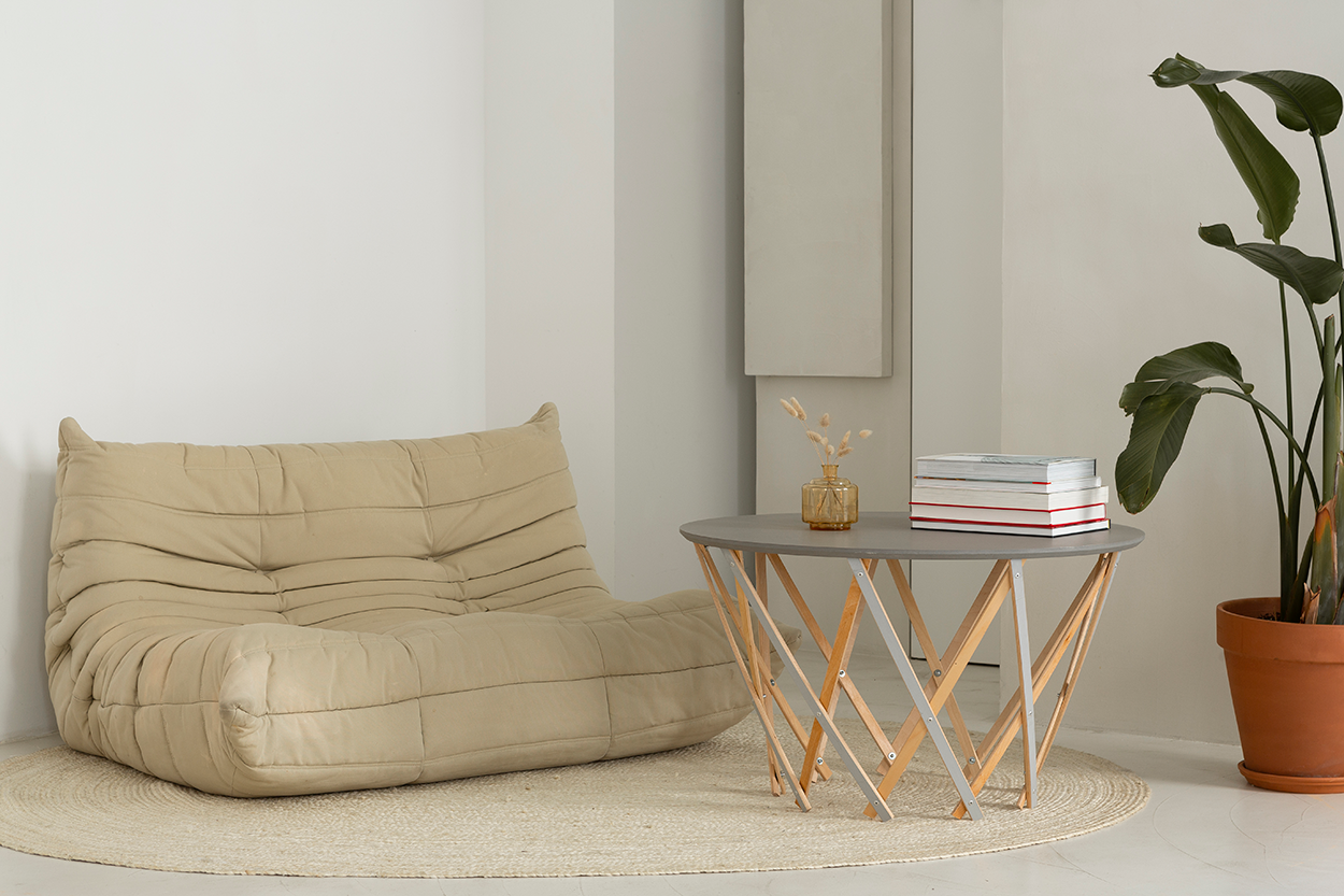 snorre as couch table