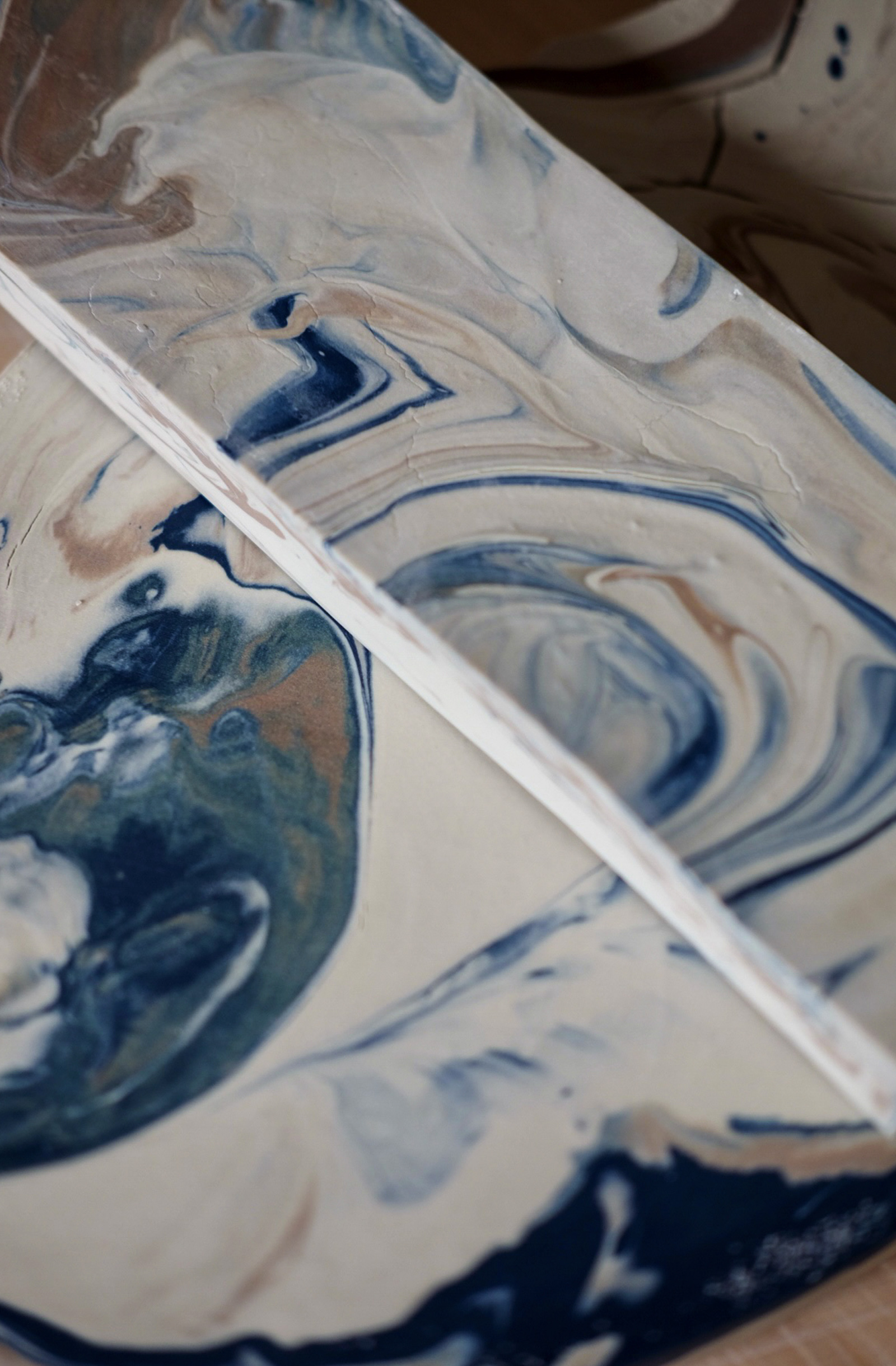 Solid pigmented, recycled porcelain surface.