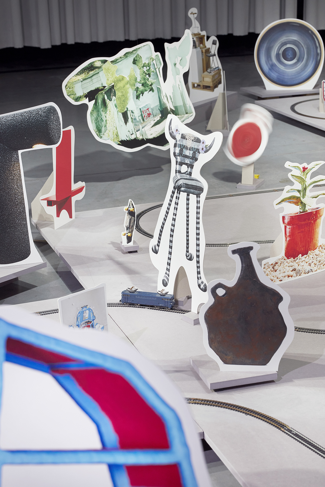 global view of the physical show