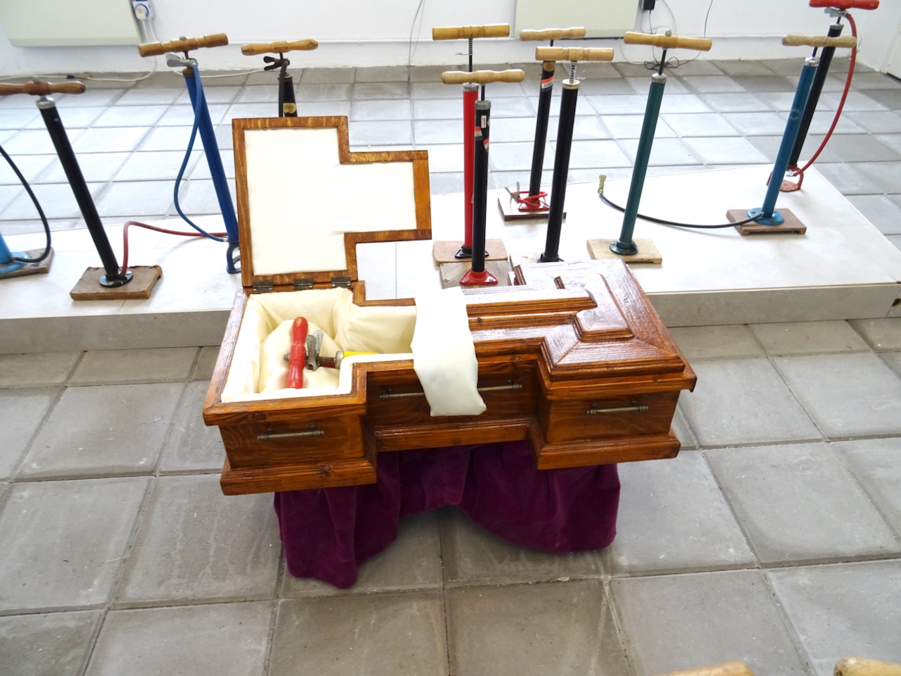 Bicycle pump coffin of Things