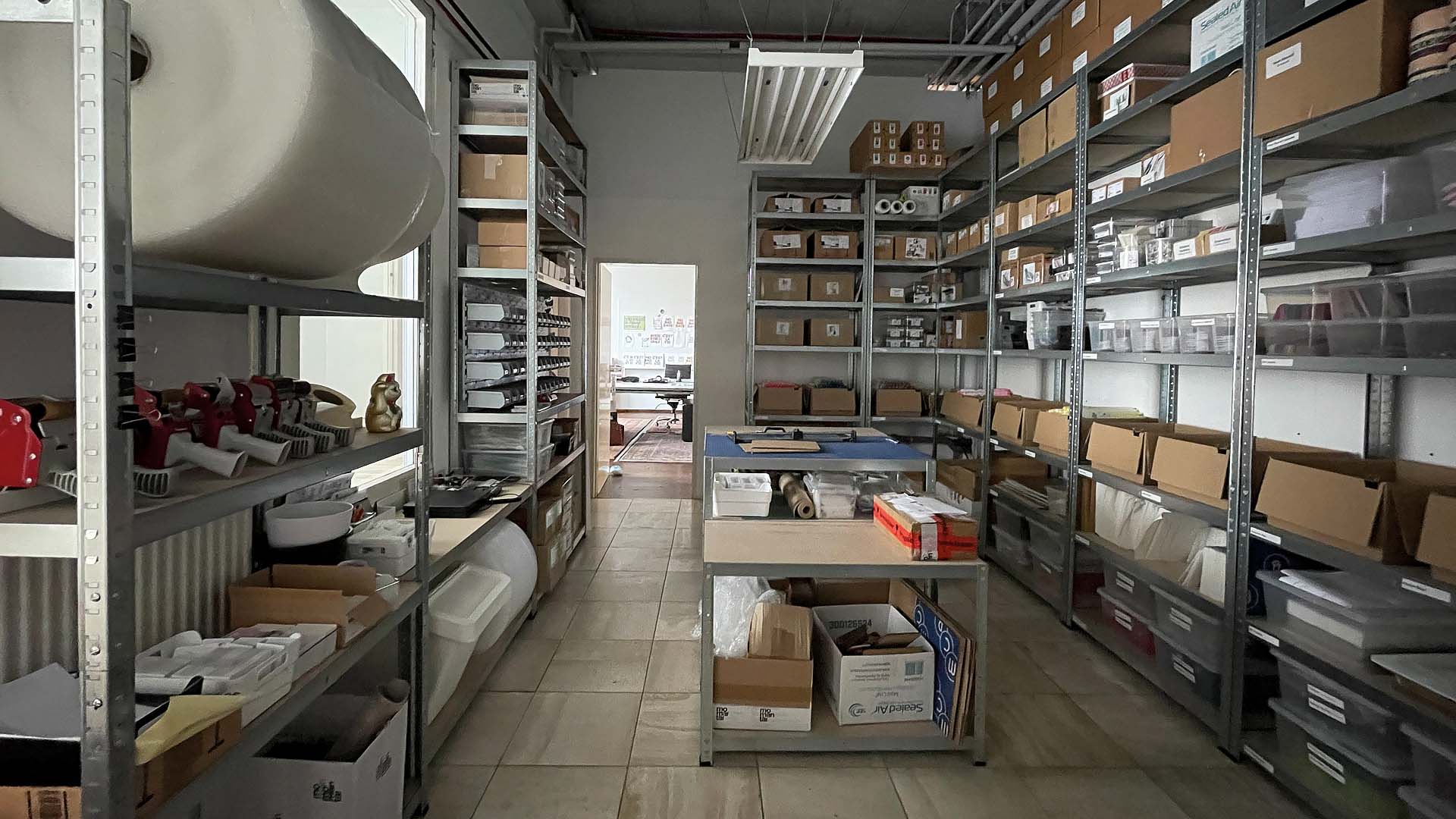 Invitation to have a "glimpse behind the scenes"