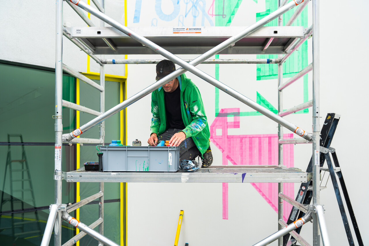 Jeroen Erosie working on Alternative Entrance