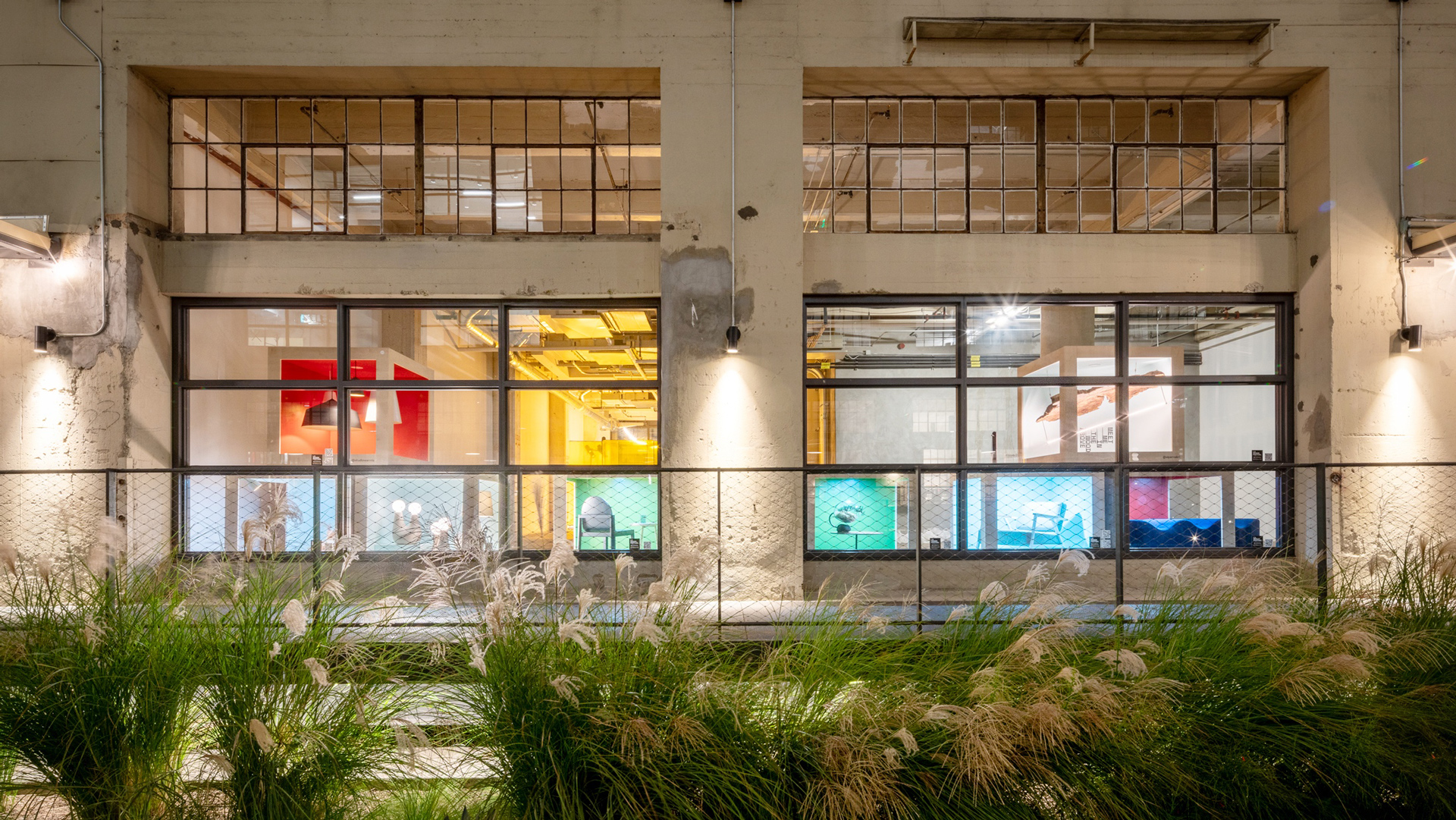 Liqui Group - Vitrines for LADF