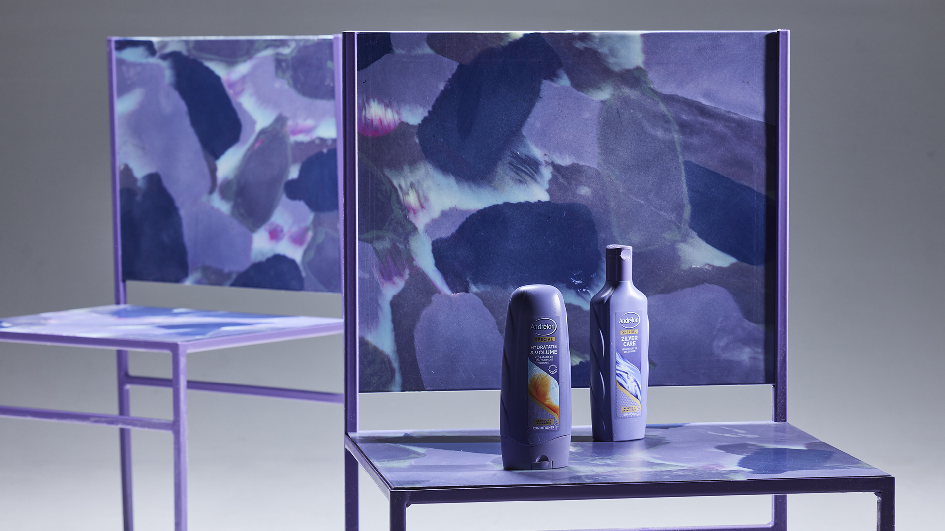 Chairs from recycled Andrélon hair product bottles