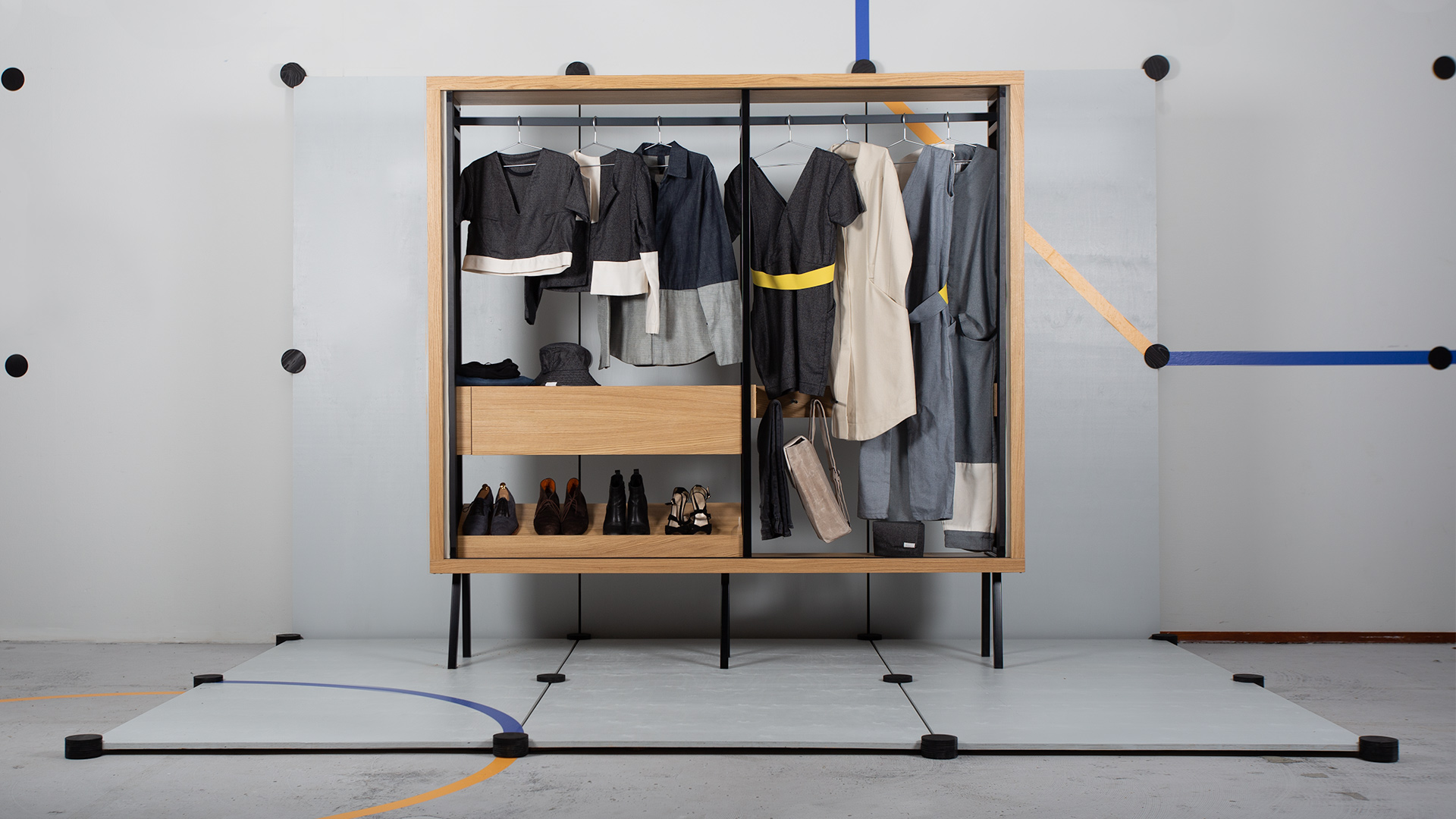 Narrow Wardrobe Transdiep by Rose Groot