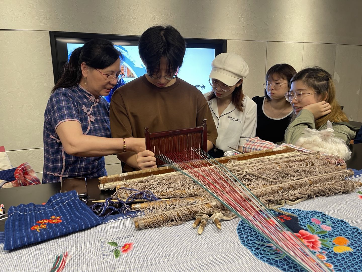 Integrate with intangible cultural heritage