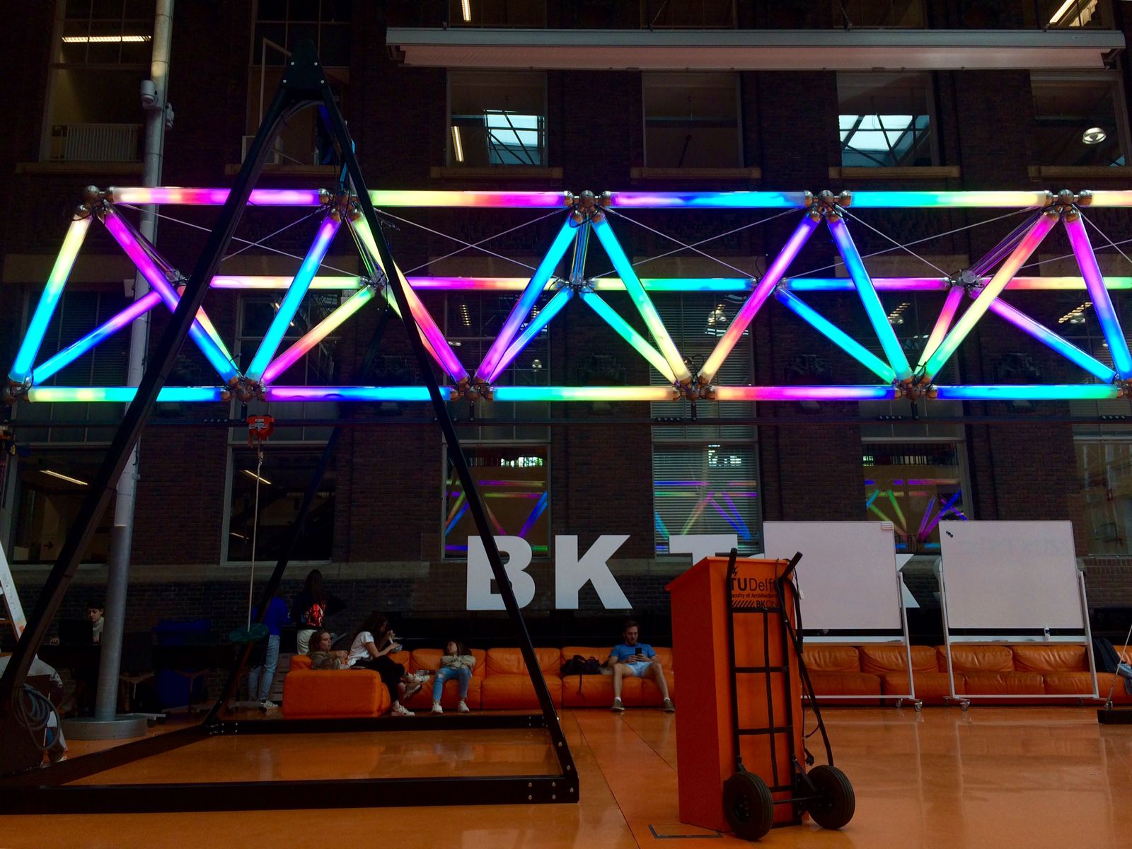 Ziptruss in disco mode